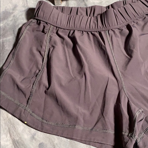 💚 3 for $15 💚 - Under Armour Semi Fitted Heat Gear Shorts size Small - Picture 15 of 16